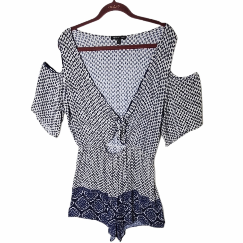 Kendall & Kylie cold shoulder cut short sleeve out printed romper size large - Picture 2 of 7